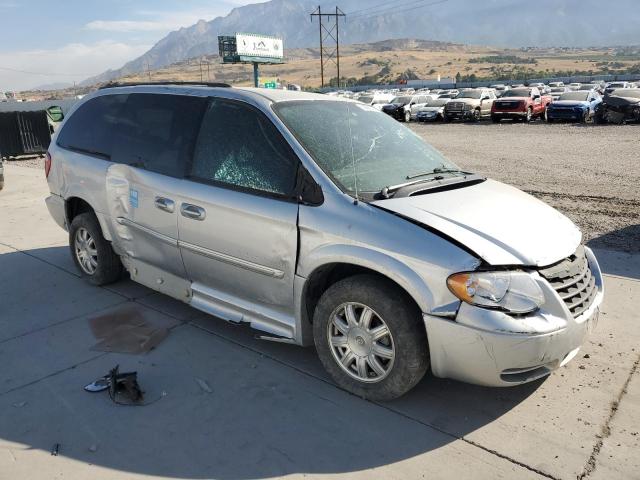 Photo 4 from auction – 2005 CHRYSLER TOWN & COU with VIN 2C4GP54L35R534716