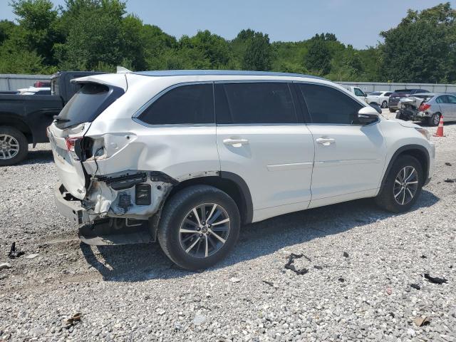 Photo 3 from auction – 2018 TOYOTA HIGHLANDER SE with VIN 5TDKZRFH3JS244563
