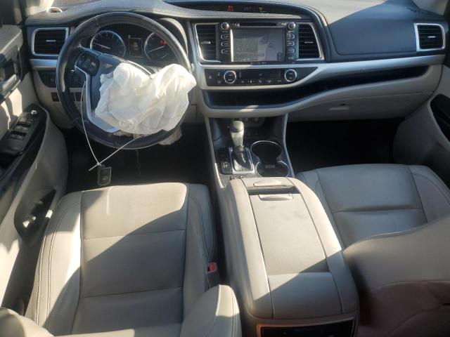 Photo 8 from auction – 2018 TOYOTA HIGHLANDER SE with VIN 5TDJZRFH8JS843096