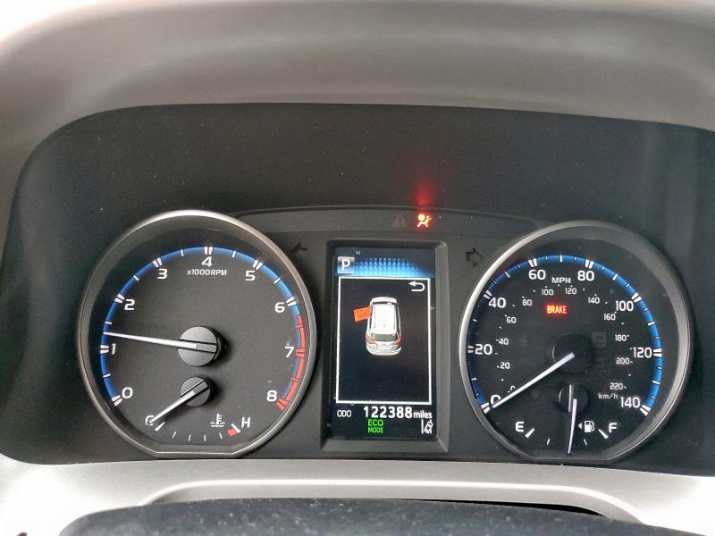 Photo 9 from auction – 2018 TOYOTA RAV4 LE with VIN JTMZFREV3JJ177961
