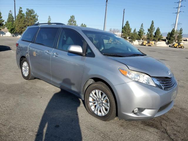 Photo 4 from auction – 2017 TOYOTA SIENNA XLE with VIN 5TDYZ3DC0HS898168