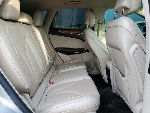 Photo 11 from auction – 2017 LINCOLN MKC SELECT with VIN 5LMCJ2C92HUL56432