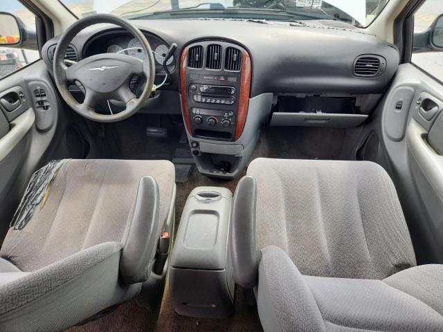 Photo 8 from auction – 2006 CHRYSLER TOWN & COU with VIN 1A4GP45R96B595155