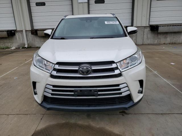Photo 5 from auction – 2018 TOYOTA HIGHLANDER with VIN 5TDJZRFH1JS816984