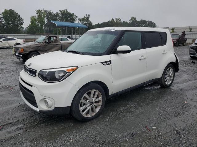 KIA SOUL + 2018 с VIN KNDJP3A53J7604422 - Снимка от търг
