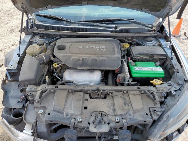 Photo 11 from auction – 2015 CHRYSLER 200 LIMITE with VIN 1C3CCCAB2FN655508
