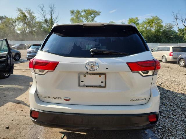 Photo 6 from auction – 2019 TOYOTA HIGHLANDER with VIN 5TDJZRFH5KS597772