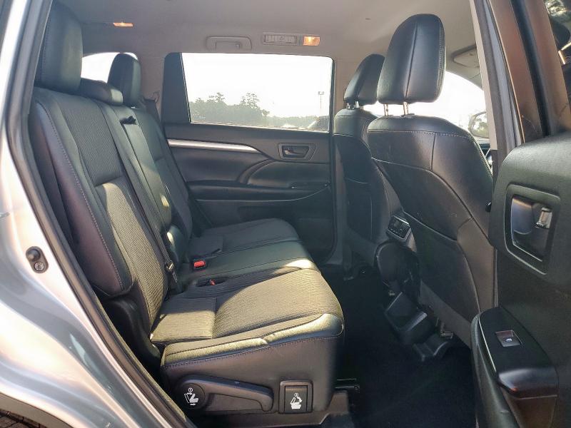 Photo 11 from auction – 2017 TOYOTA HIGHLANDER with VIN 5TDBZRFH0HS406126
