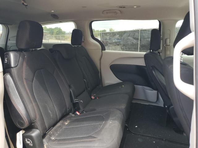Photo 11 from auction – 2017 CHRYSLER PACIFICA TOURING with VIN 2C4RC1DG1HR704253