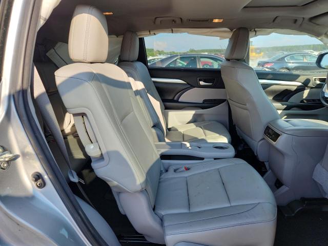 Photo 11 from auction – 2018 TOYOTA HIGHLANDER with VIN 5TDKZRFH8JS532742