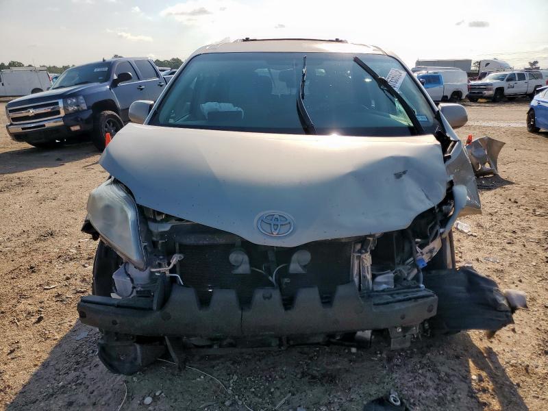 Photo 5 from auction – 2015 TOYOTA SIENNA LE with VIN 5TDKK3DC9FS598233