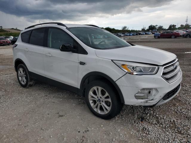 Photo 4 from auction – 2017 FORD ESCAPE SE with VIN 1FMCU9GD2HUC55568