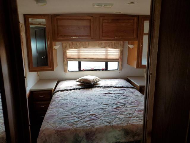 Photo 6 from auction – 1999 SUN MOTORHOME with VIN 3FCNF53S9XJA11599