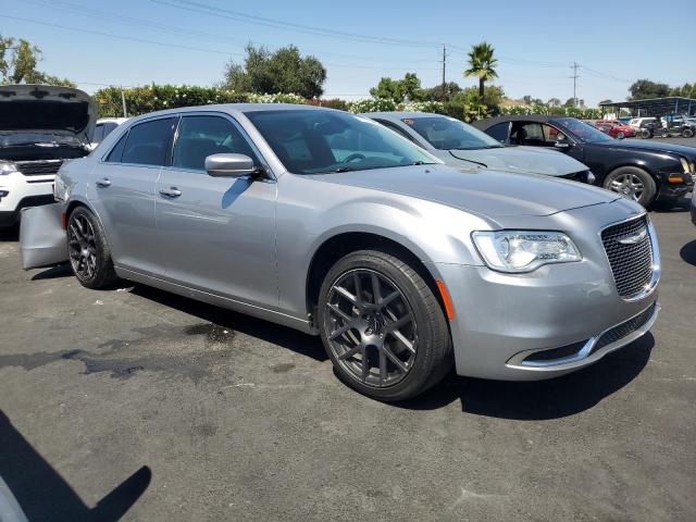 Photo 4 from auction – 2016 CHRYSLER 300 LIMITED with VIN 2C3CCAAGXGH243282