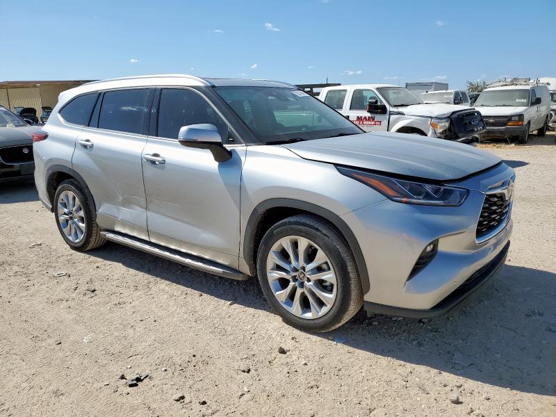 Photo 4 from auction – 2022 TOYOTA HIGHLANDER with VIN 5TDYZRAH6NS098313
