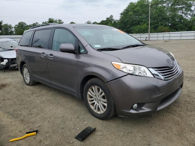 Photo 4 from auction – 2017 TOYOTA SIENNA XLE with VIN 5TDYZ3DC0HS898090
