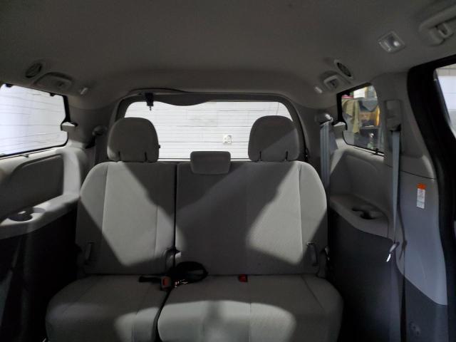 Photo 10 from auction – 2018 TOYOTA SIENNA LE with VIN 5TDKZ3DCXJS930409