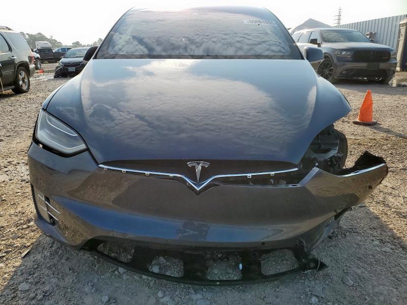 Photo 5 from auction – 2016 TESLA MODEL X with VIN 5YJXCAE25GF004529
