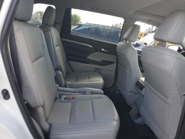 Photo 11 from auction – 2017 TOYOTA HIGHLANDER with VIN 5TDDGRFH3HS035753