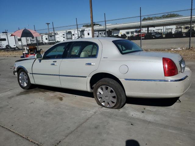 Photo 2 from auction – 2004 LINCOLN TOWN CAR U with VIN 1LNHM83WX4Y619178