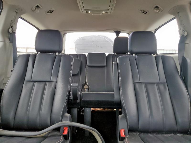 Photo 10 from auction – 2015 CHRYSLER TOWN & COU with VIN 2C4RC1AGXFR676602
