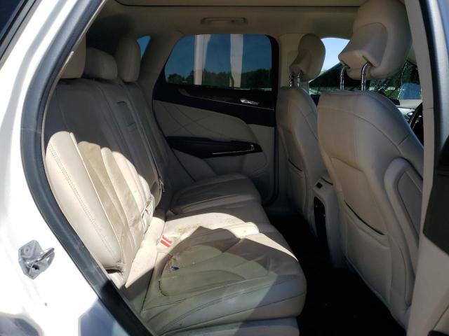 Photo 11 from auction – 2017 LINCOLN MKC RESERVE with VIN 5LMCJ3D98HUL12522