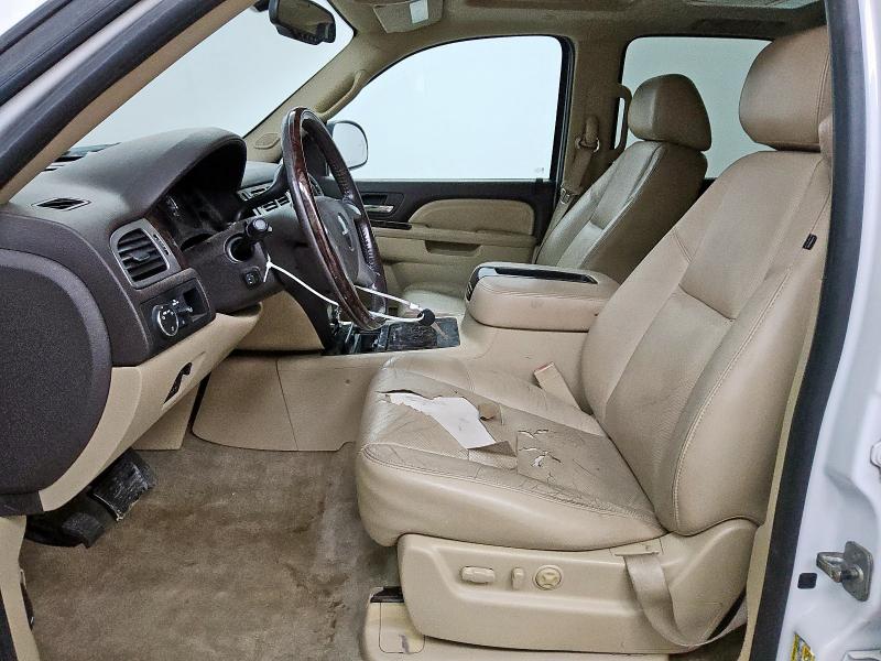 Photo 7 from auction – 2010 GMC YUKON DENA with VIN 1GKUCEEF9AR227319