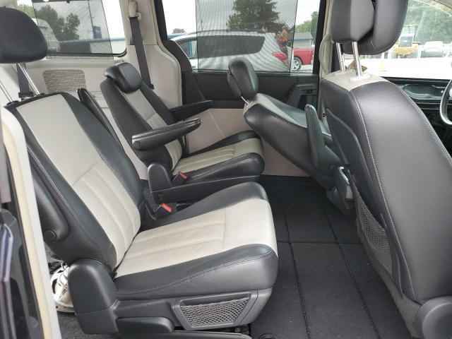 Photo 11 from auction – 2010 CHRYSLER TOWN & COU with VIN 2A4RR8DX5AR428604