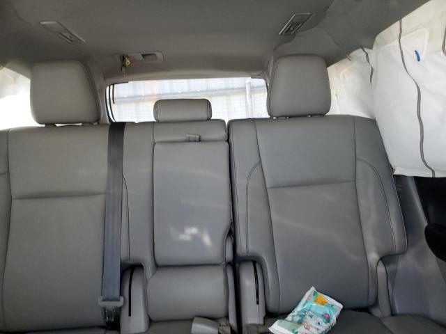 Photo 10 from auction – 2018 TOYOTA HIGHLANDER with VIN 5TDJZRFH6JS857546