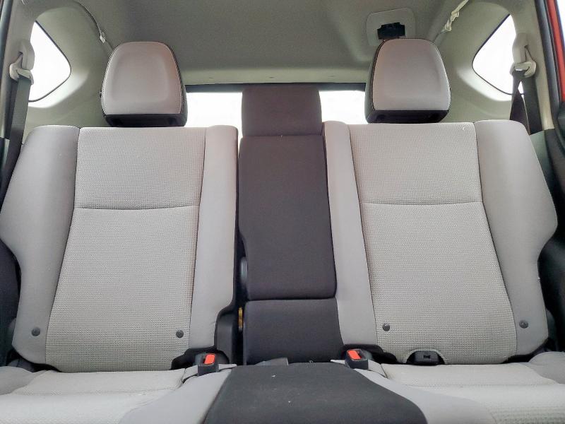 Photo 10 from auction – 2017 TOYOTA RAV4 XLE with VIN JTMWFREV8HJ117932