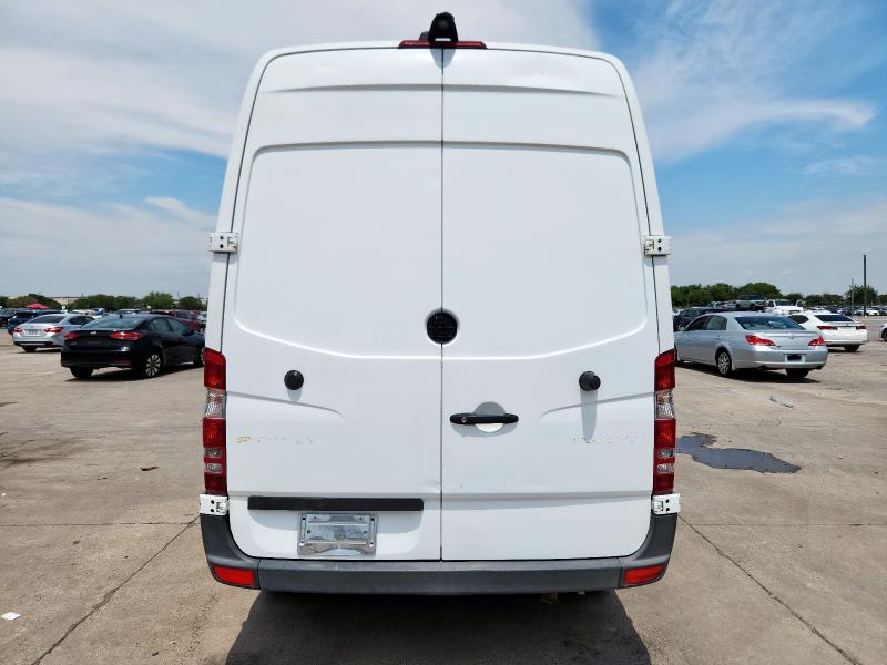 Photo 6 from auction – 2016 MERCEDES-BENZ SPRINTER 2 with VIN WD3PE7DD9GP217581