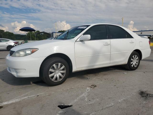 TOYOTA CAMRY LE 2005 with VIN 4T1BE30K25U410775 - Photo from auction