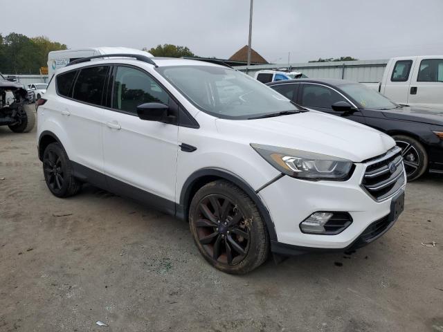 Photo 4 from auction – 2017 FORD ESCAPE SE with VIN 1FMCU0GD2HUD71669