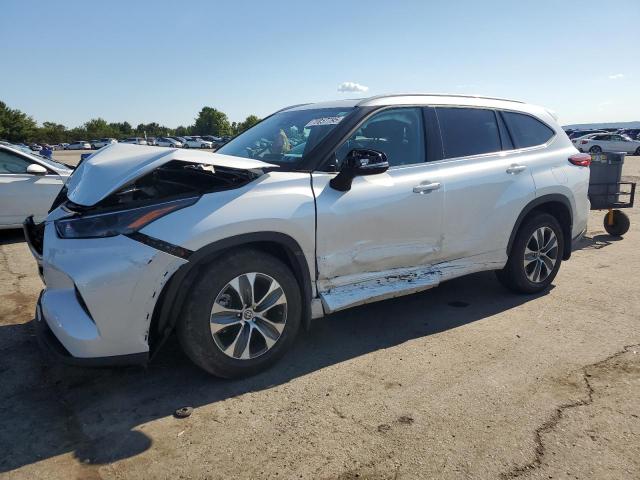 TOYOTA HIGHLANDER 2022 with VIN 5TDGBRCH0NS557851 - Photo from auction