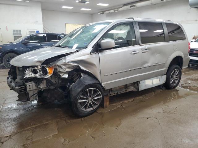 DODGE GRAND CARA 2017 with VIN 2C4RDGCG7HR781761 - Photo from auction