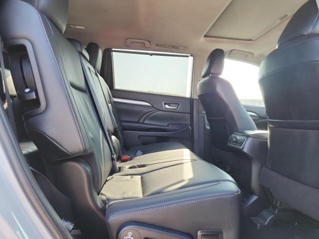Photo 11 from auction – 2019 TOYOTA HIGHLANDER with VIN 5TDJZRFH5KS597772