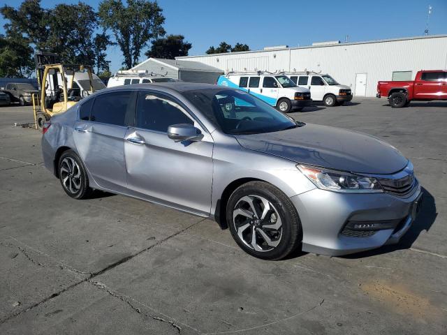 Photo 4 from auction – 2017 HONDA ACCORD with VIN 1HGCR2F75HA004913