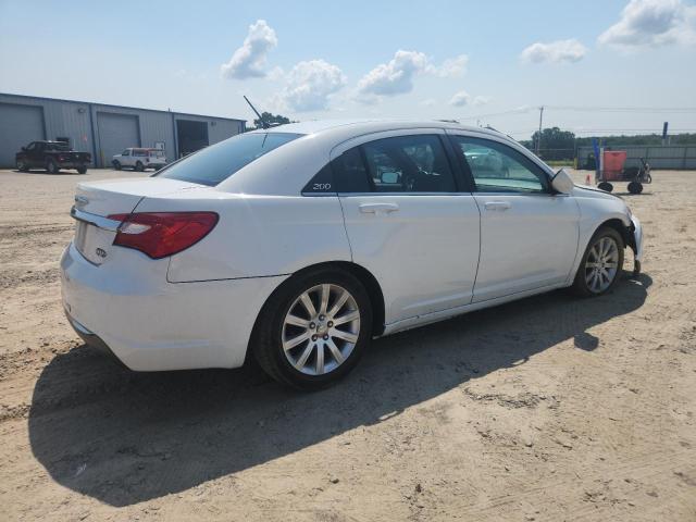 Photo 3 from auction – 2014 CHRYSLER 200 TOURIN with VIN 1C3CCBBG3EN144831
