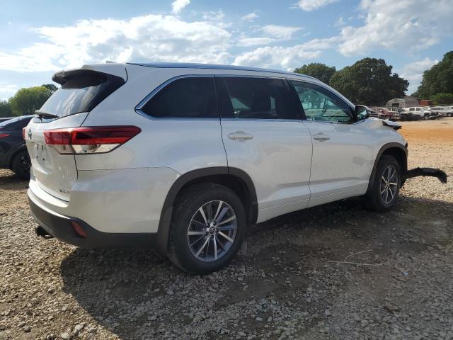 Photo 3 from auction – 2017 TOYOTA HIGHLANDER with VIN 5TDJZRFH3HS458443