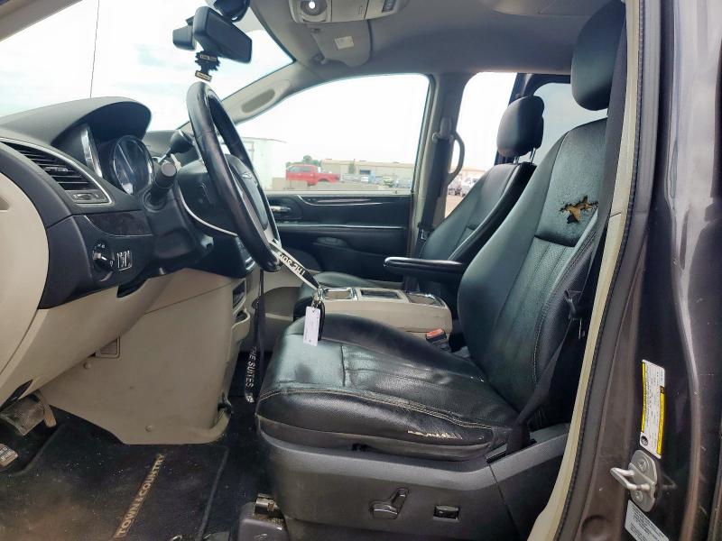 Photo 7 from auction – 2015 CHRYSLER TOWN & COU with VIN 2C4RC1CG1FR514242