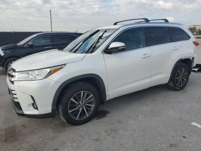 TOYOTA HIGHLANDER 2017 with VIN 5TDJZRFH8HS364803 - Photo from auction