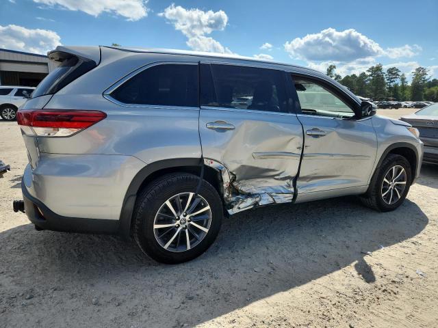Photo 3 from auction – 2017 TOYOTA HIGHLANDER with VIN 5TDJZRFH6HS449557