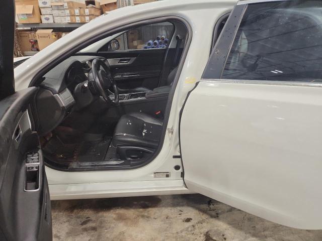 Photo 12 from auction – 2018 JAGUAR XF with VIN SAJBS4FX3JCY70924