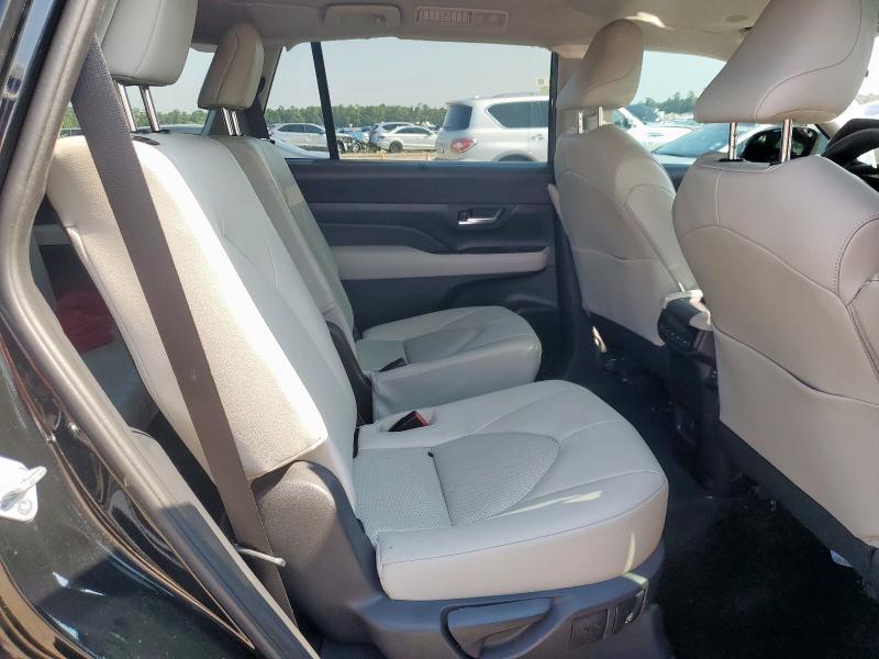 Photo 11 from auction – 2024 TOYOTA GRAND HIGH with VIN 5TDAAAA50RS019448