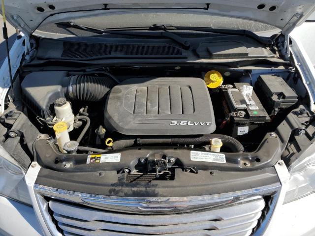 Photo 12 from auction – 2015 CHRYSLER TOWN & COU with VIN 2C4RC1BG7FR727746