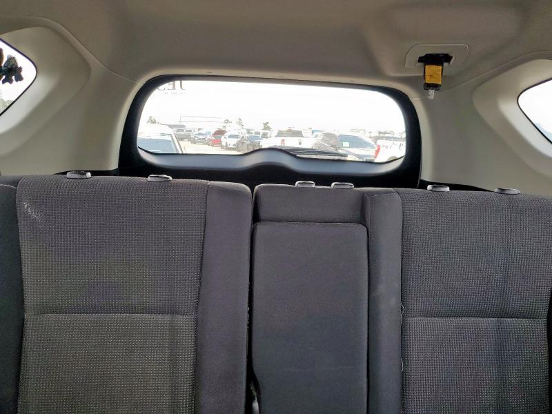 Photo 10 from auction – 2017 TOYOTA RAV4 XLE with VIN JTMWFREV8HD107688