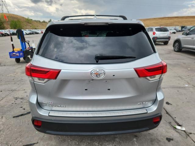 Photo 6 from auction – 2018 TOYOTA HIGHLANDER with VIN 5TDJZRFH6JS832839