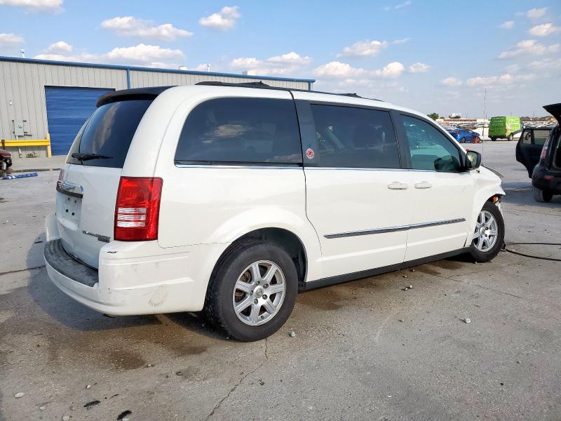Photo 3 from auction – 2010 CHRYSLER TOWN & COU with VIN 2A4RR2D13AR442297