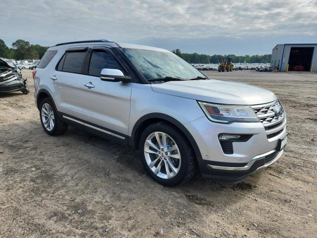 Photo 4 from auction – 2018 FORD EXPLORER L with VIN 1FM5K7F82JGA17912