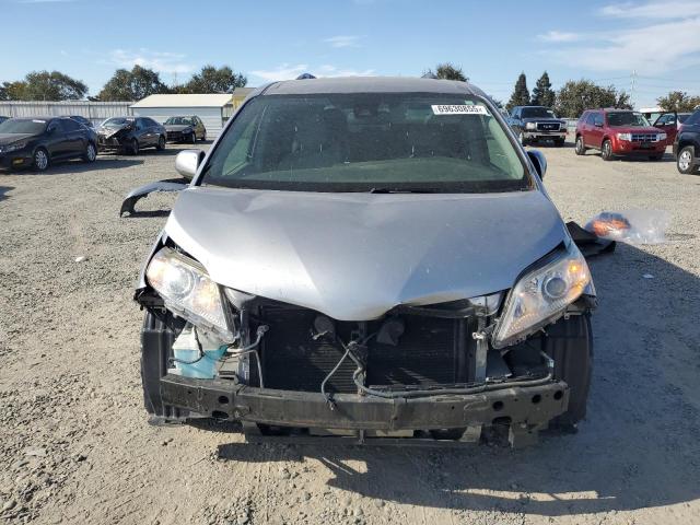 Photo 5 from auction – 2018 TOYOTA SIENNA LE with VIN 5TDJZ3DC2JS198482